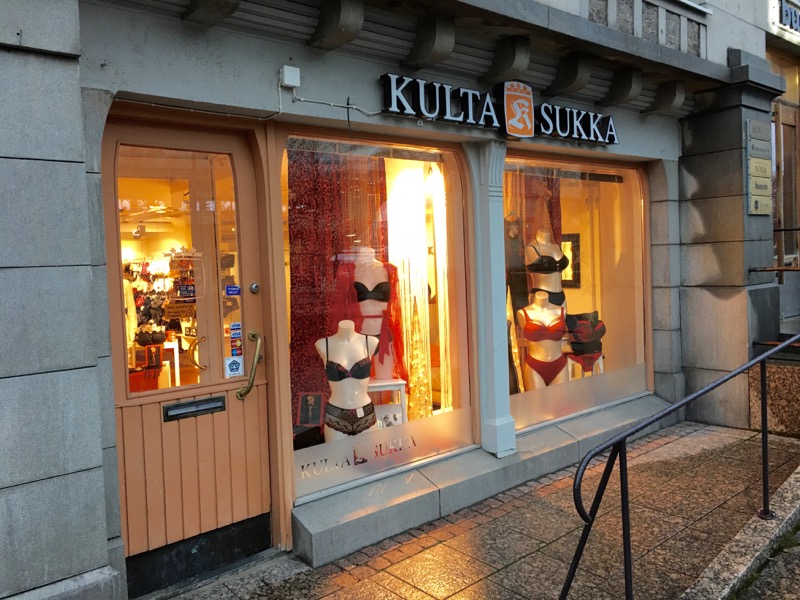 Päivä 3. Miia Kultasukassa alusvaatehankinnoilla