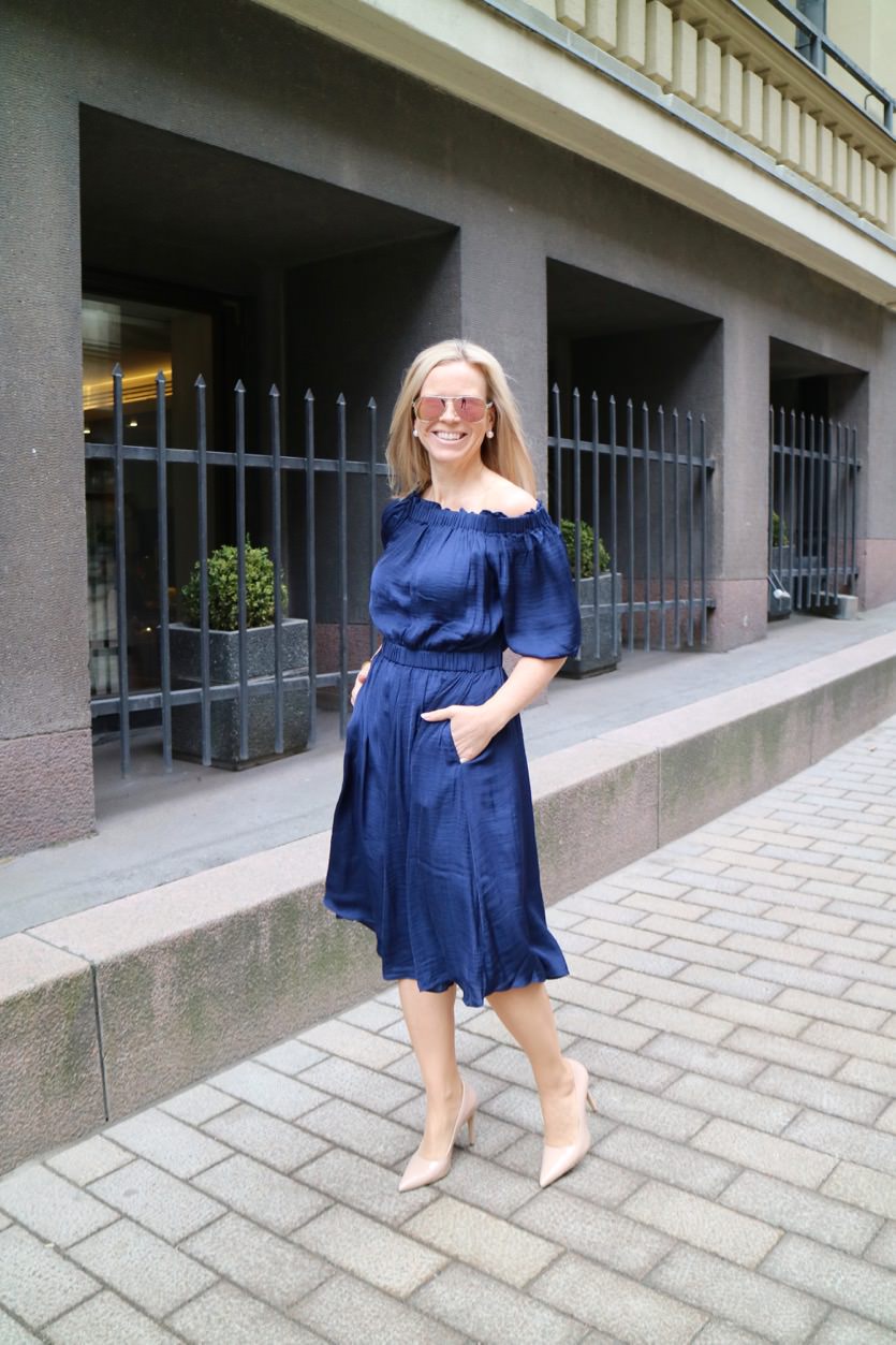 Mekkoviikko nro 2: Sininen off-shoulder mekko