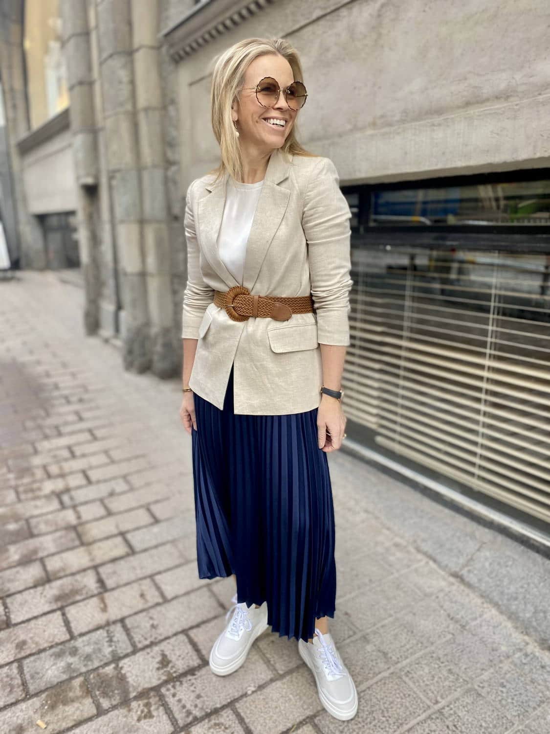 Tummansininen vekkari 2/3