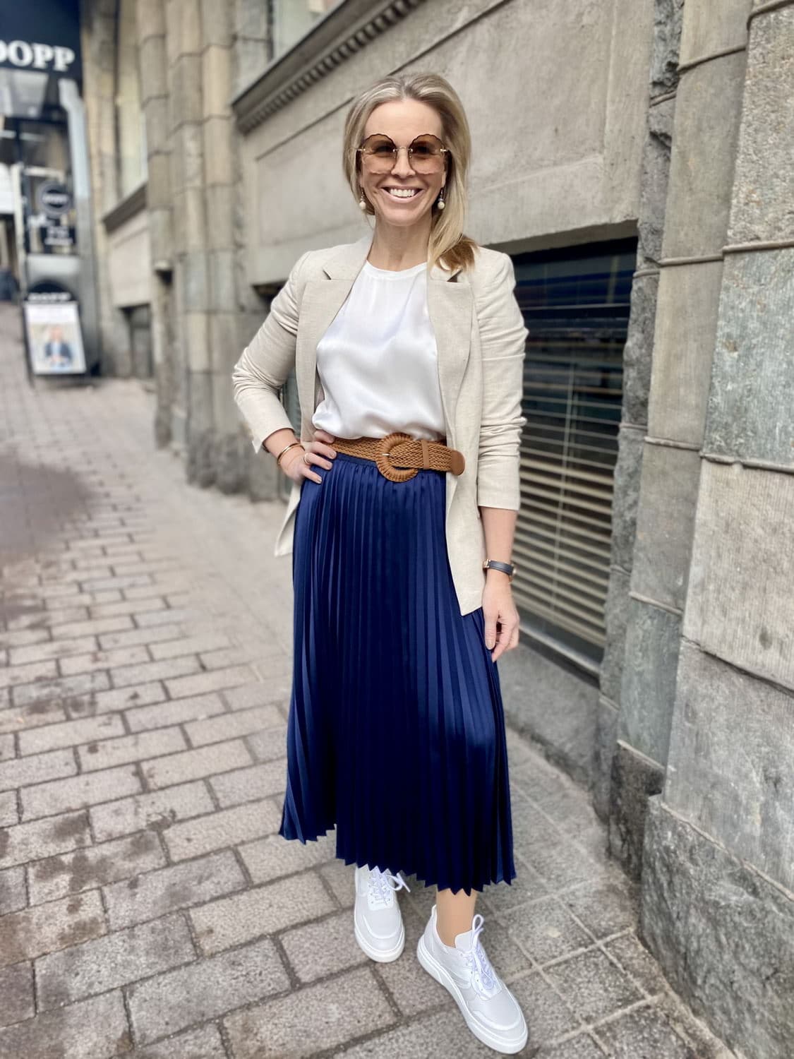 Tummansininen vekkari 2/3