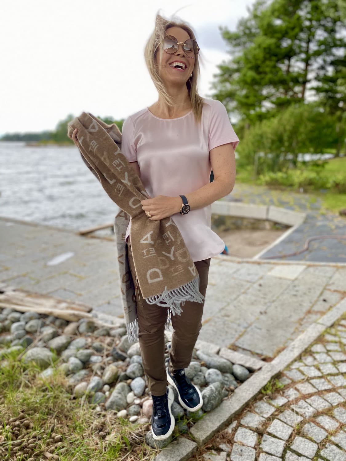 Loppukesään ruskeaa ja rosaa