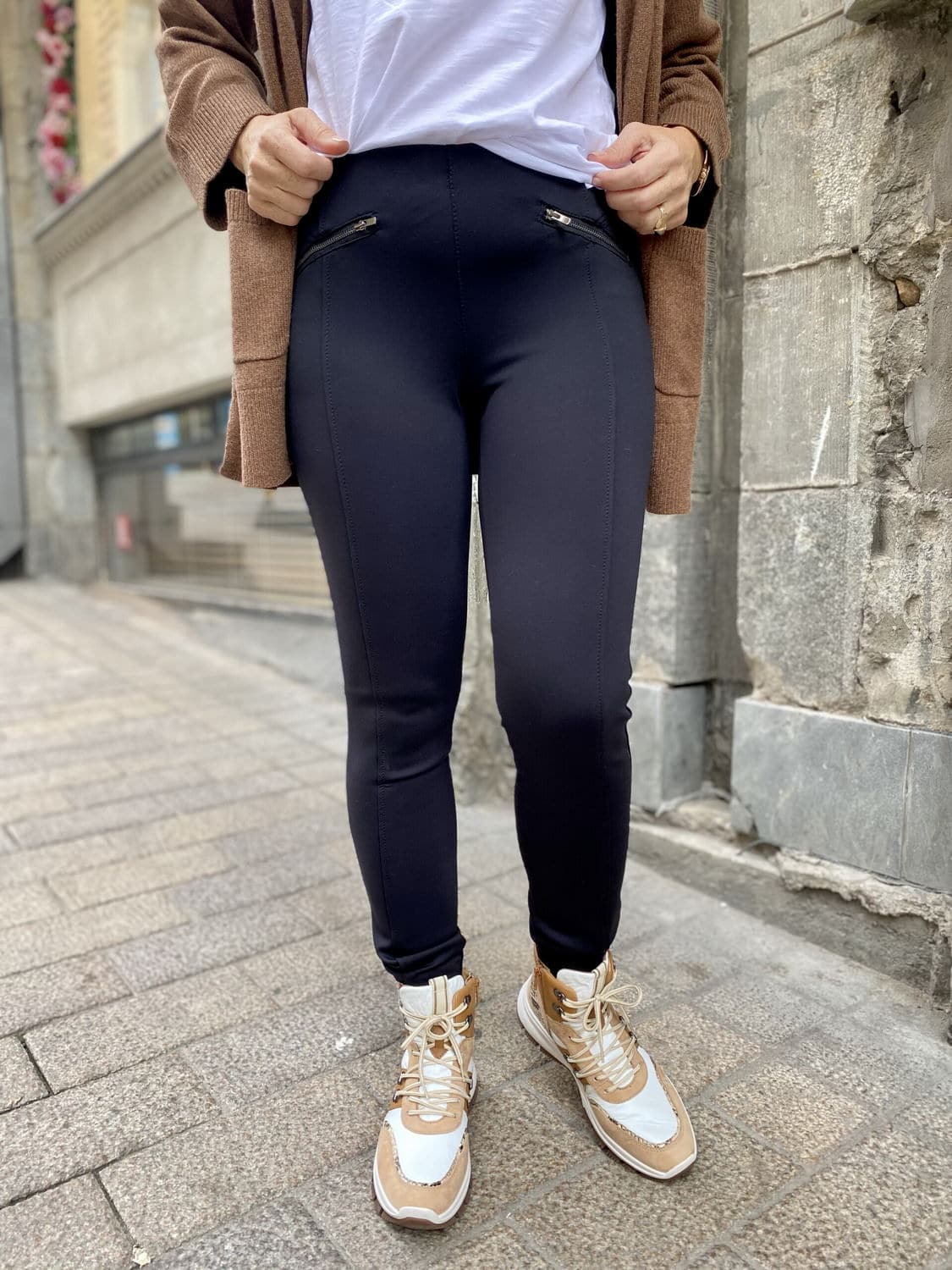Näin stailaat legginsit aikuisen naisen tyyliin! Video