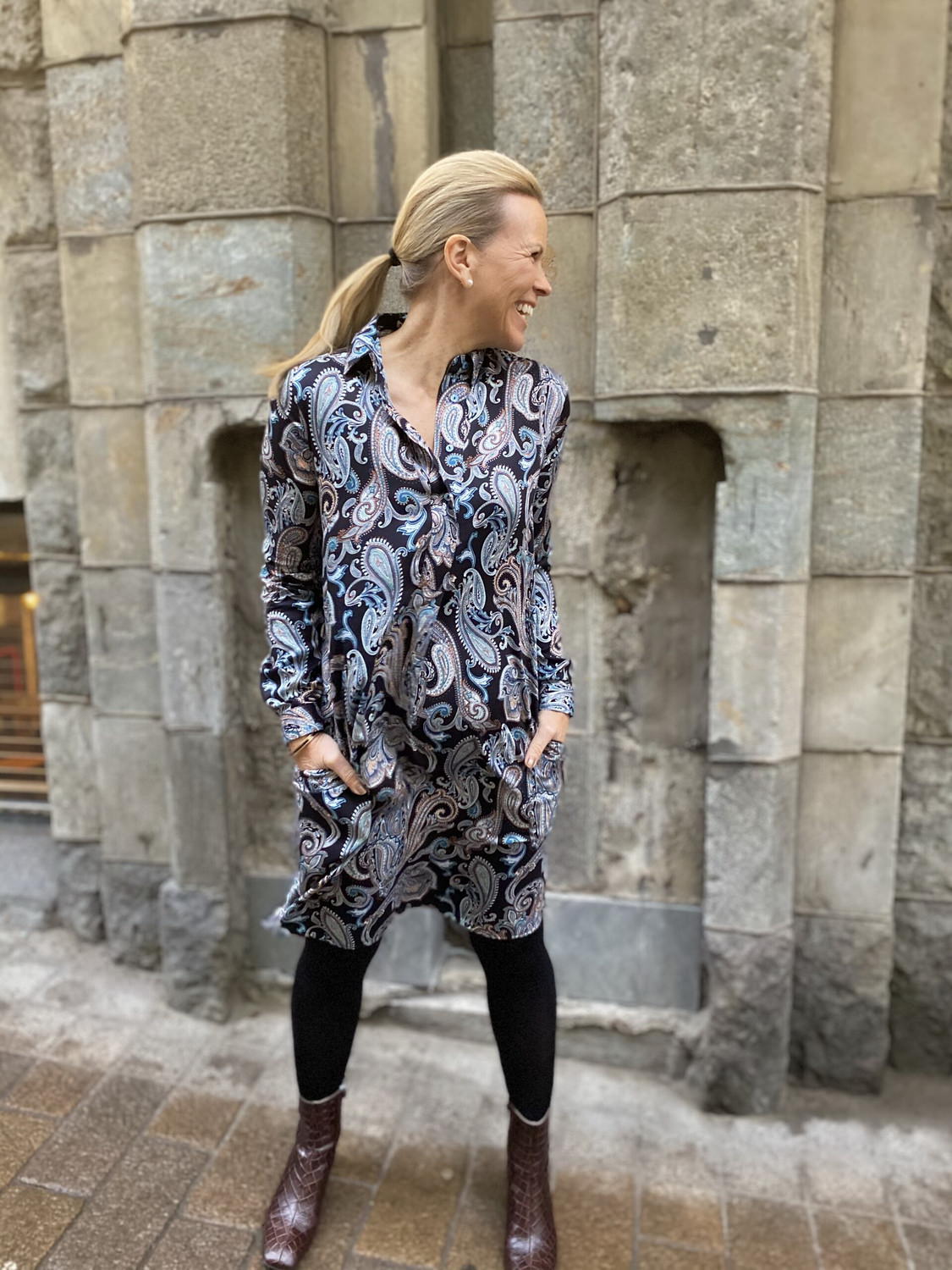 Paisley paitamekko ja kevyt jakku
