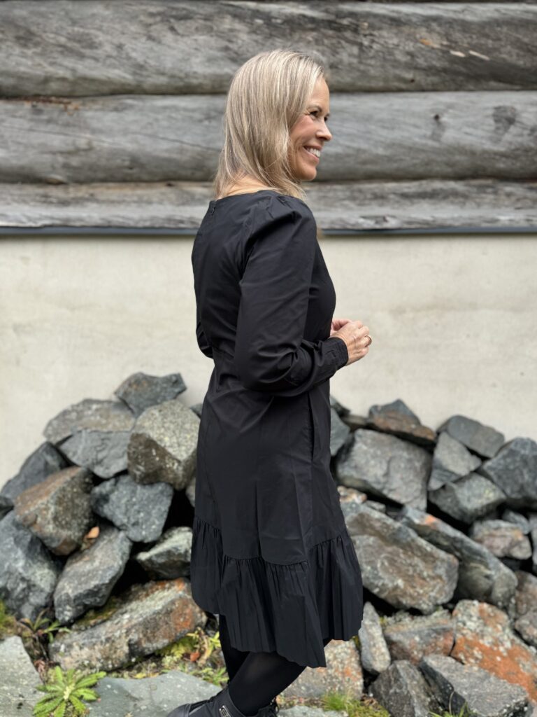 Antoinett Beate mekko; musta - Image 5