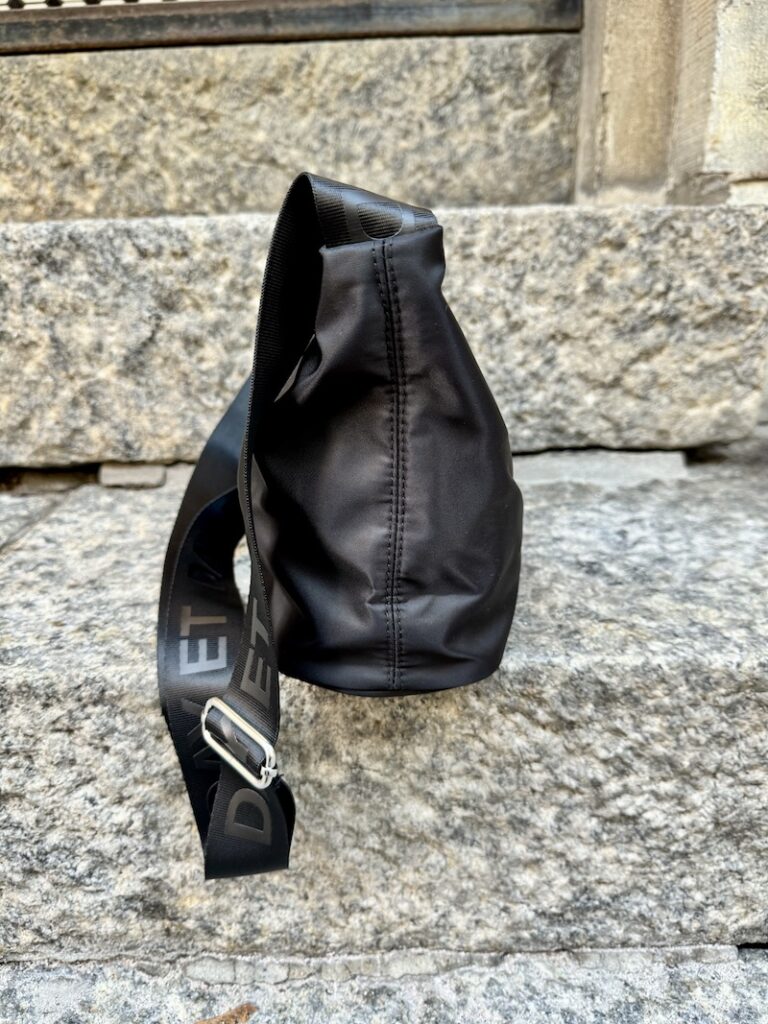 Day Logo Band Pochette; musta - Image 3
