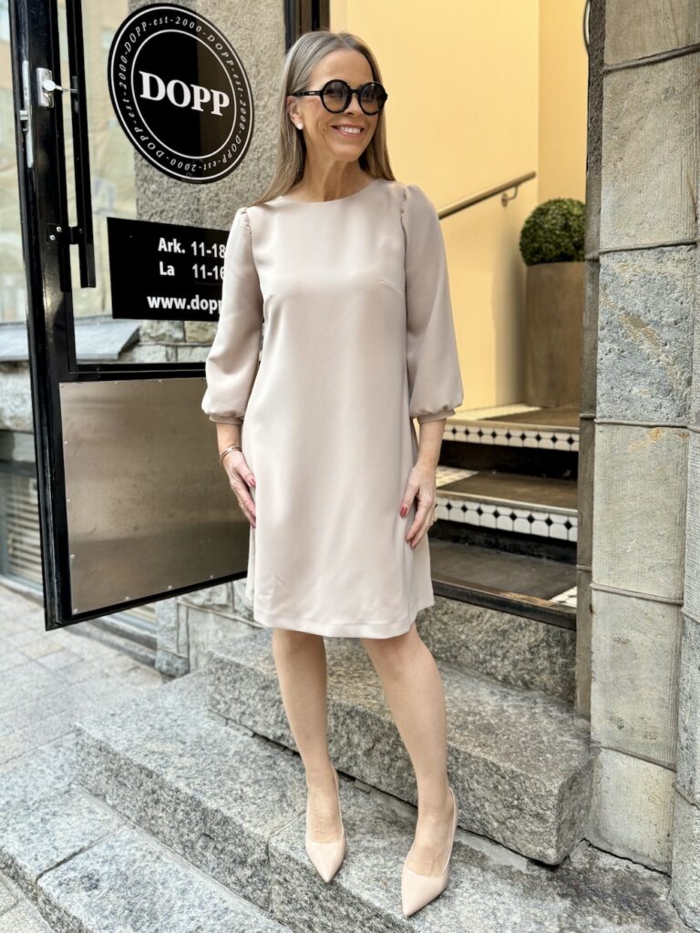 DW Olivia mekko; beige
