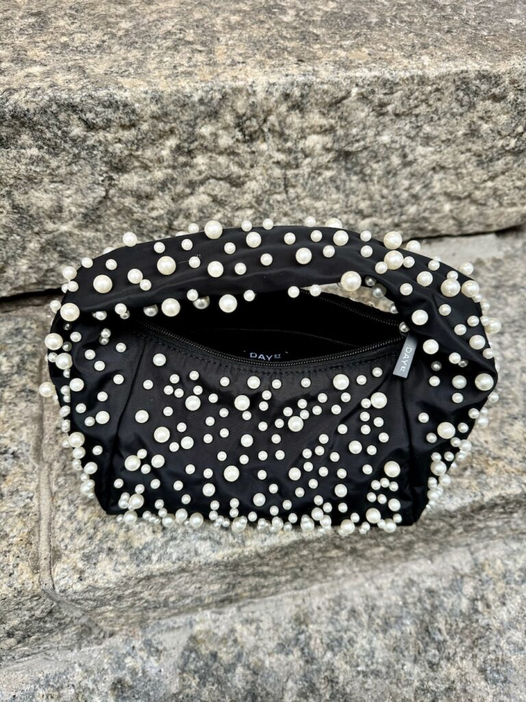 Day Pearl baguette; musta helmillä - Image 2
