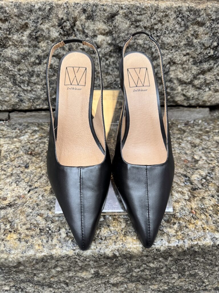 Wixie slingback; musta