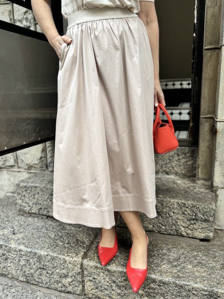 Lotta midihame; beige