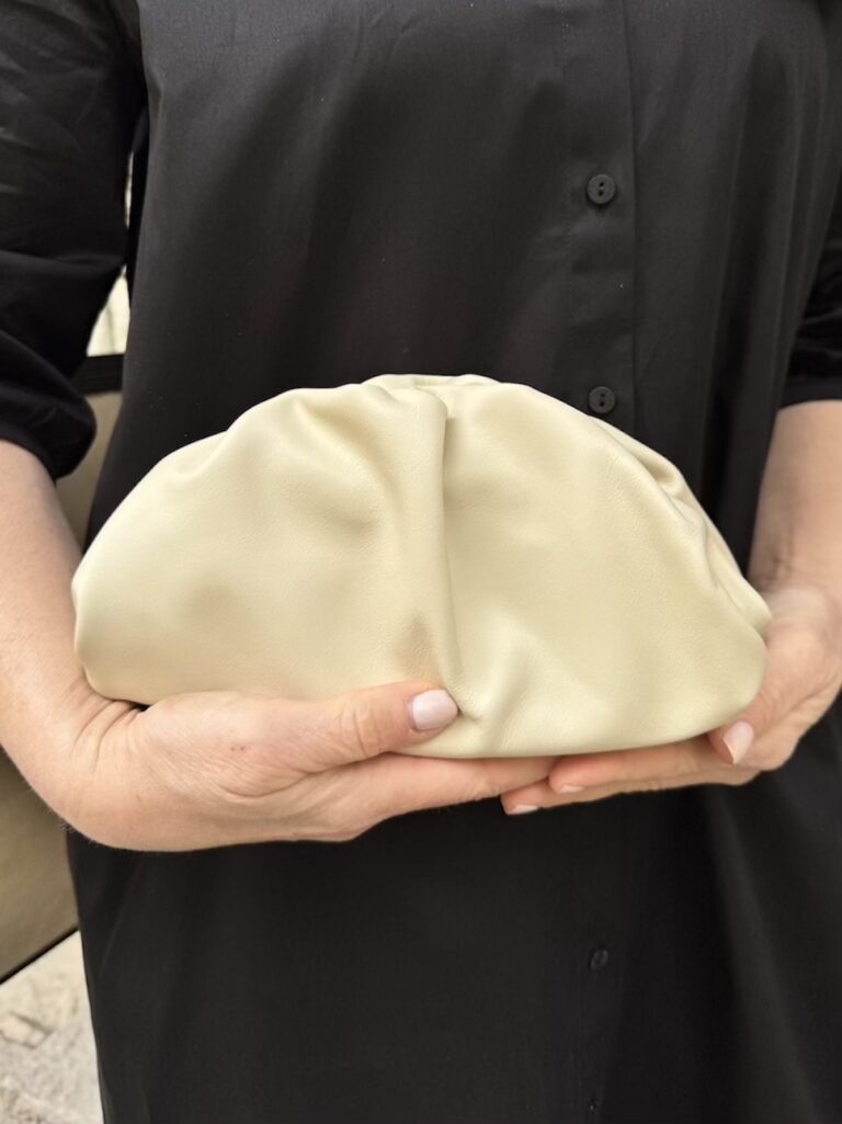 Clutch; luonnonvaalea