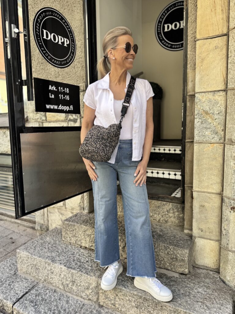 Day Straw Crossbody; musta meleerattu - Image 3