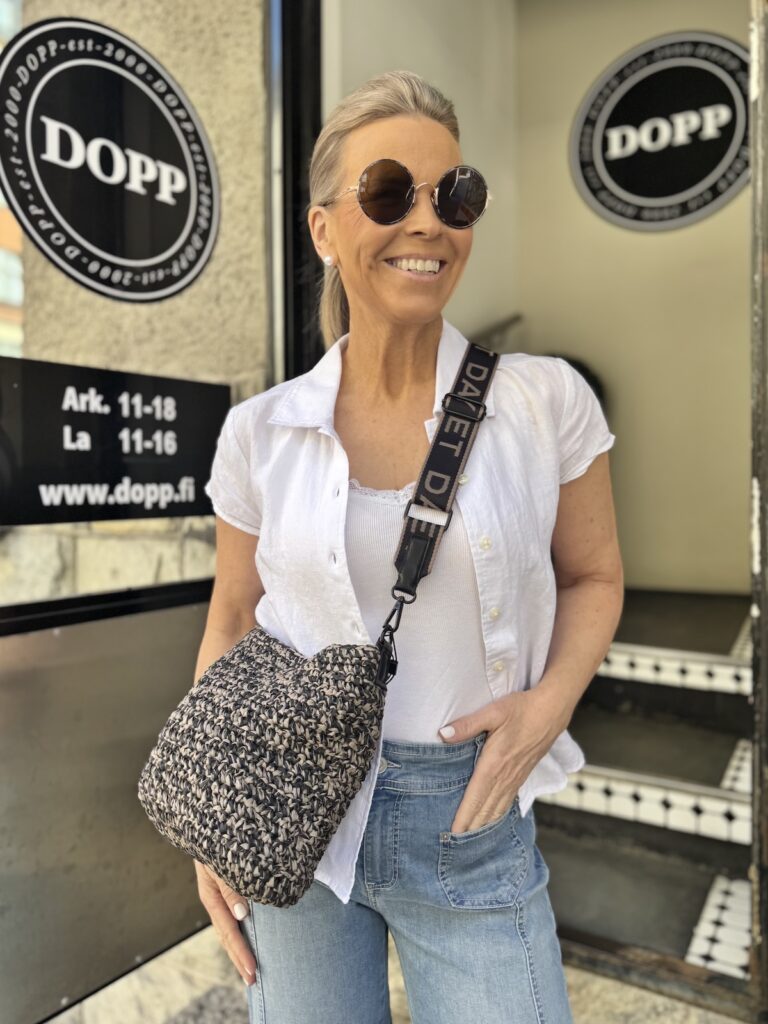 Day Straw Crossbody; musta meleerattu - Image 2