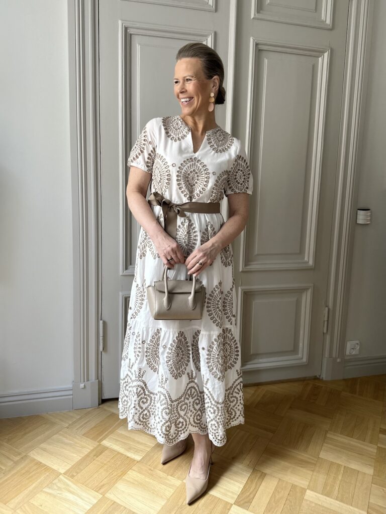 Joy midimekko; valk/beige brodeerattu - Image 8