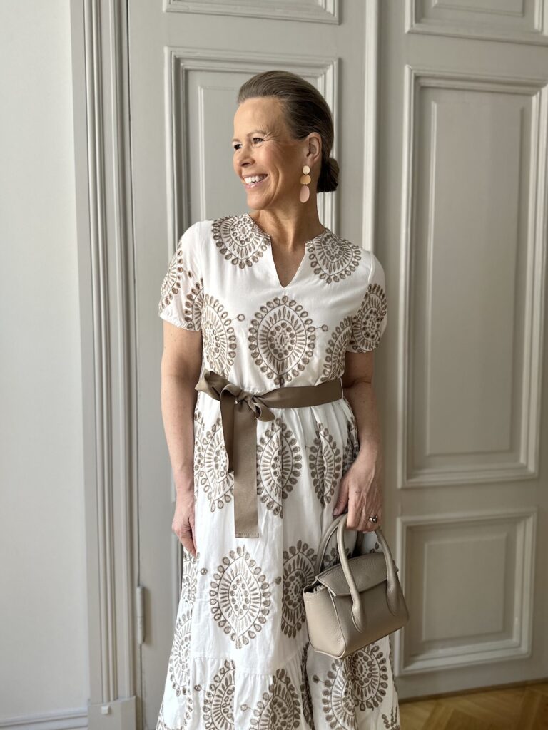 Joy midimekko; valk/beige brodeerattu - Image 9