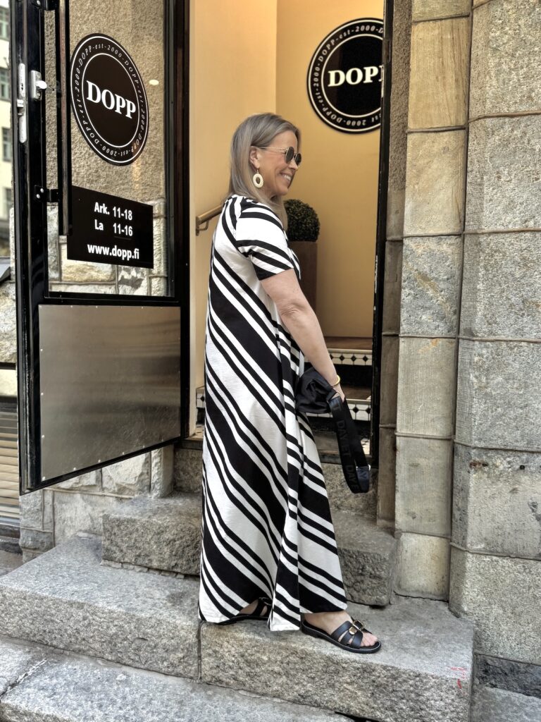 Aeve maximekko; musta/vakoinen - Image 7