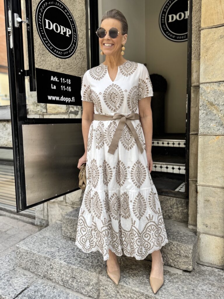Joy midimekko; valk/beige brodeerattu