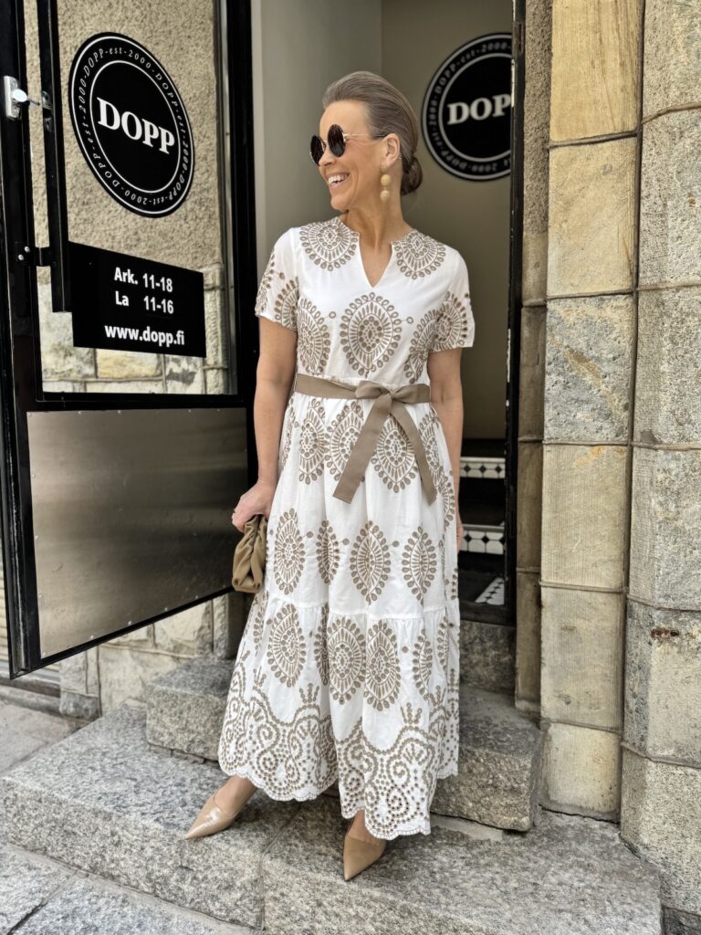 Joy midimekko; valk/beige brodeerattu - Image 4
