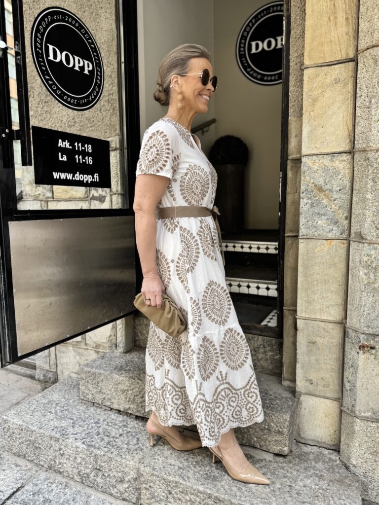 Joy midimekko; valk/beige brodeerattu - Image 5