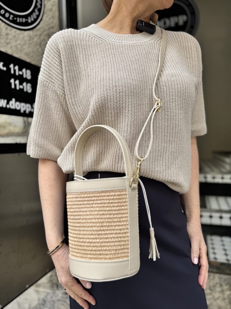 Kori pikkulaukku; beige nahka hihnalla