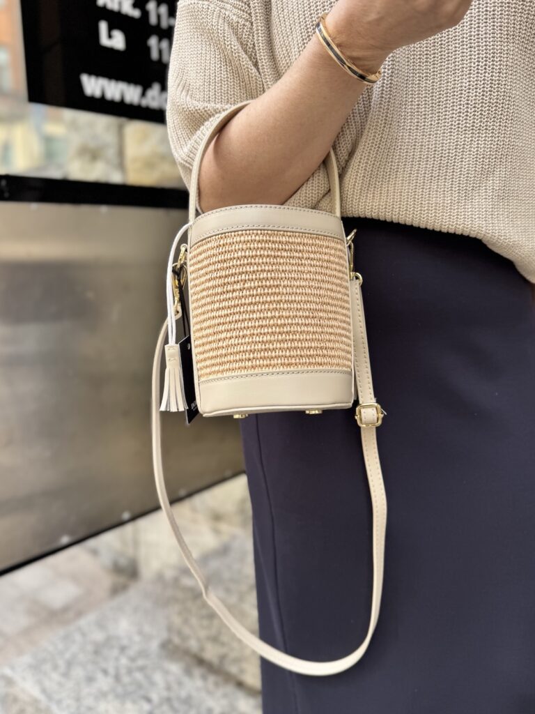 Kori pikkulaukku; beige nahka hihnalla - Image 4