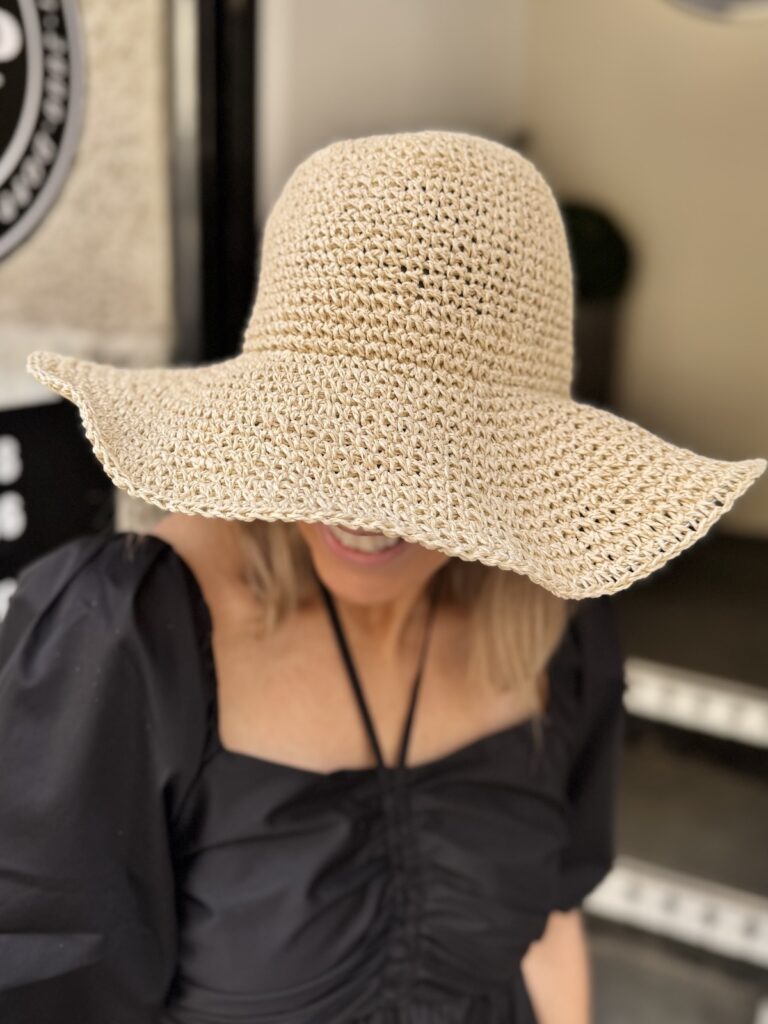 Pouline punoslierihattu; natural raw