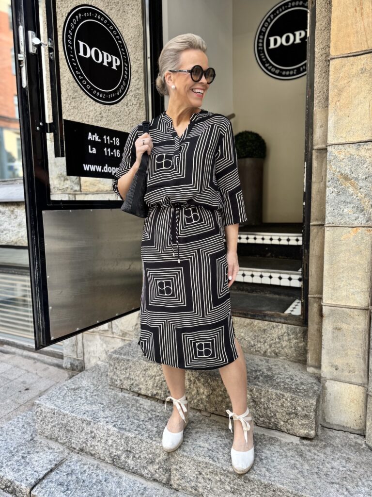 Zaya printtimekko; beige/musta - Image 9