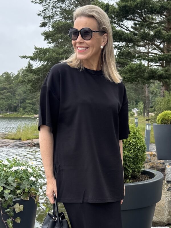 Alwine Chabrina oversize T-paita; musta
