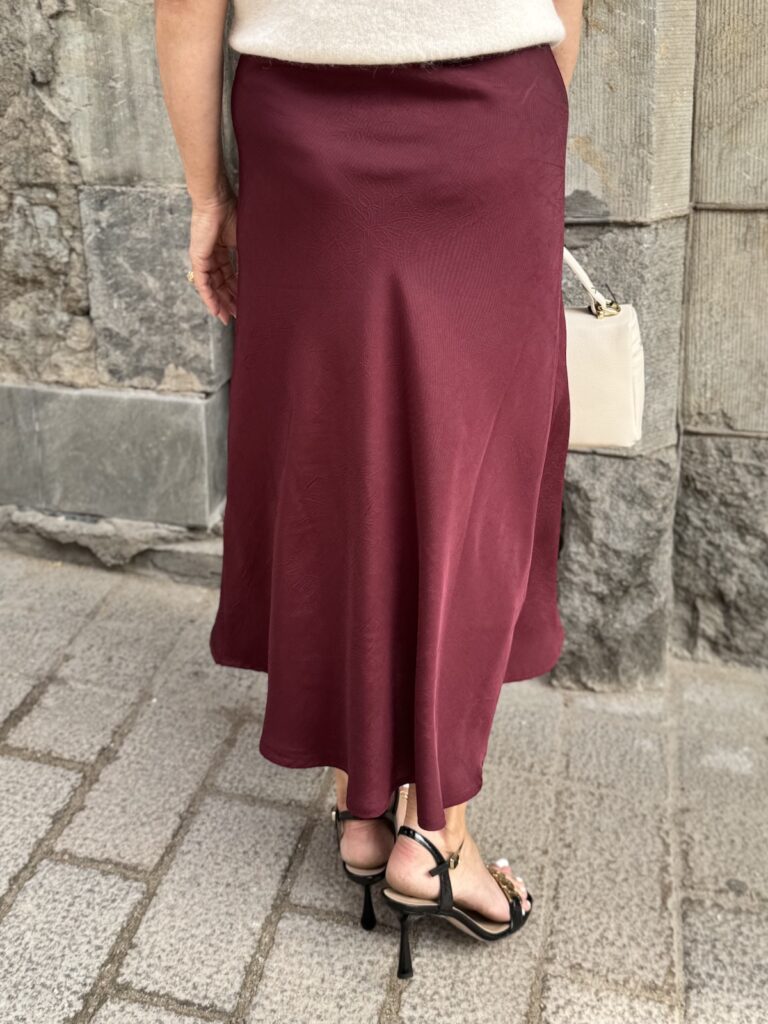 Laurina midihame; viininpunainen - Image 5