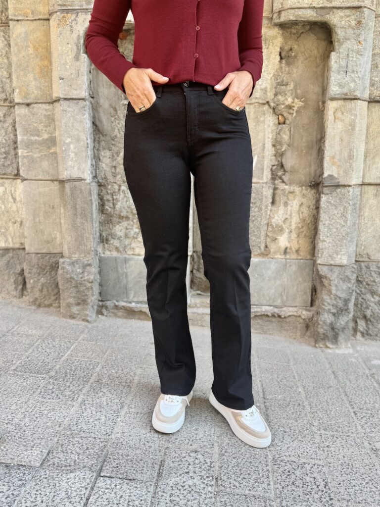 Laura bootcut farkut 30" ja 32"; musta - Image 2