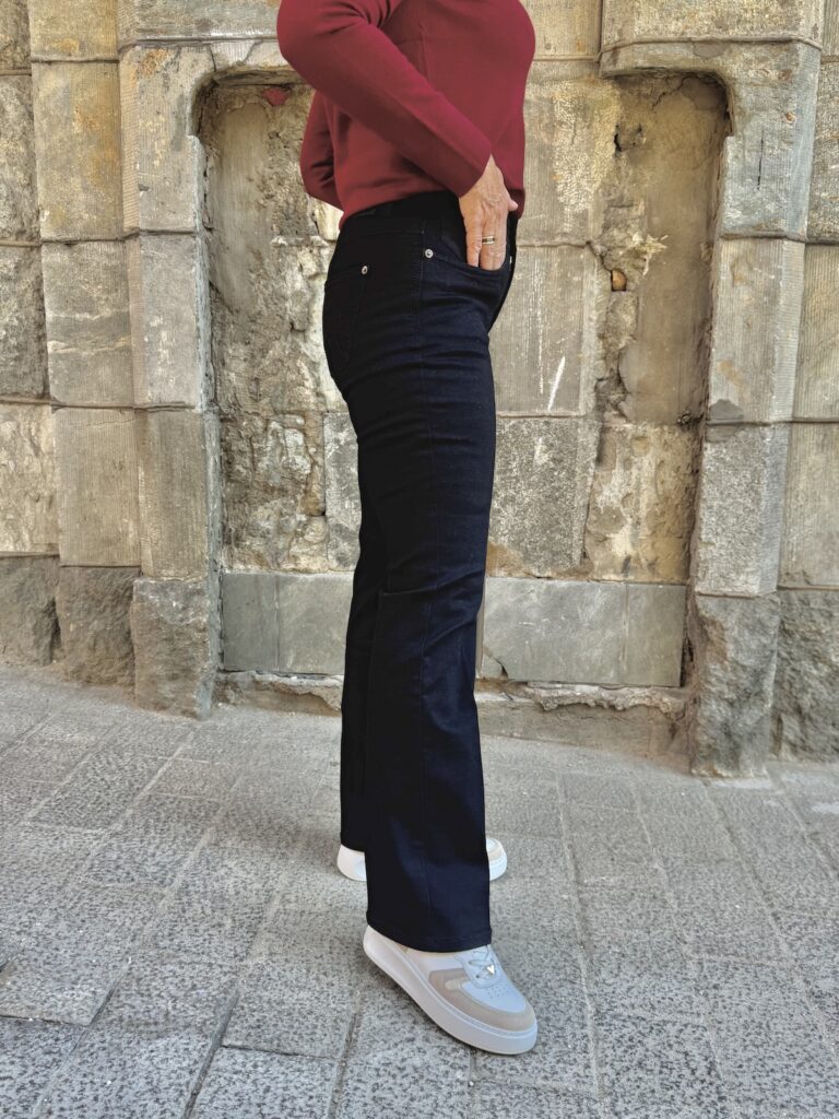 Laura bootcut farkut 30" ja 32"; musta - Image 4