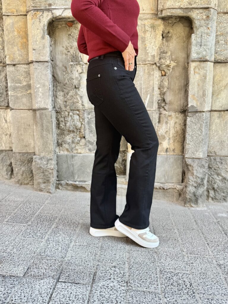 Laura bootcut farkut 30" ja 32"; musta - Image 5