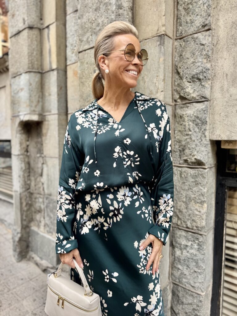 Sheena paita; vihreä kukkakuvio - Image 6
