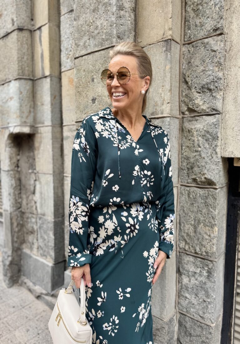 Sheena paita; vihreä kukkakuvio - Image 7