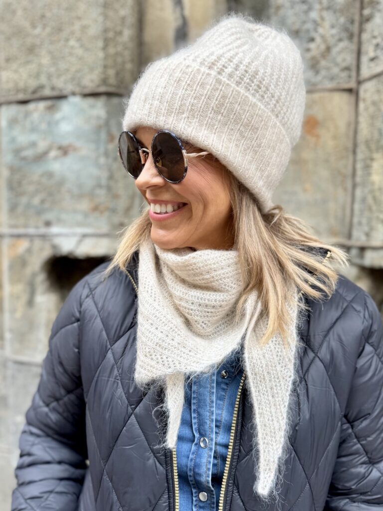 Sanja pipo; luonnonvalkoinen