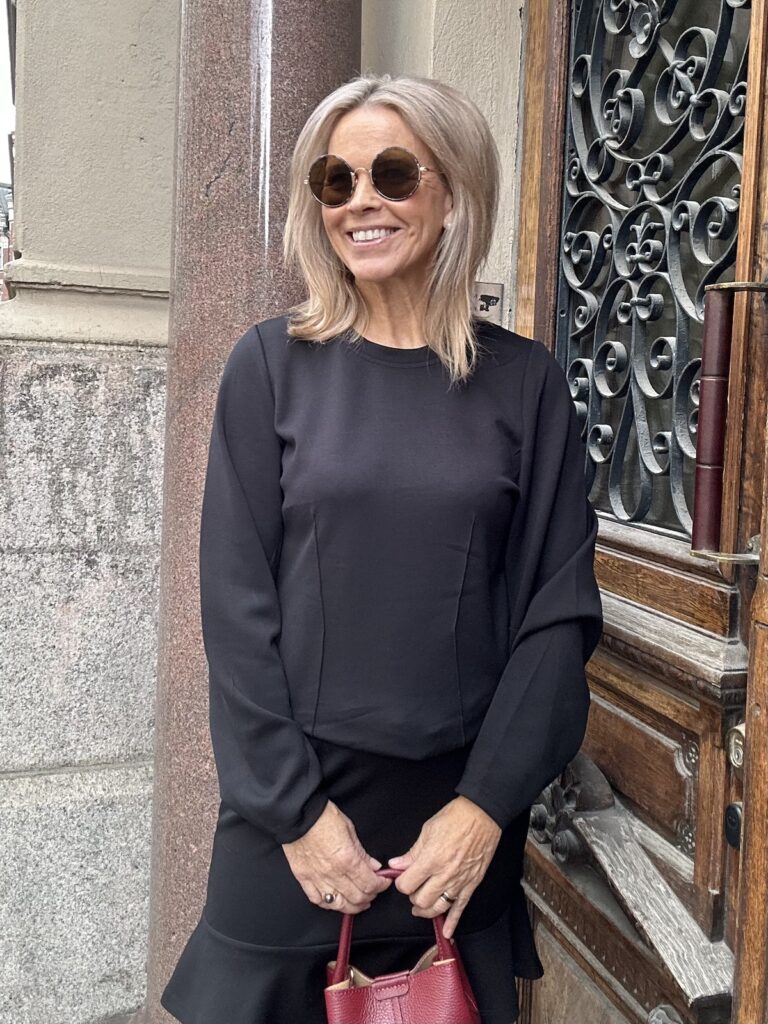 Ira Chabrina paita; musta - Image 5