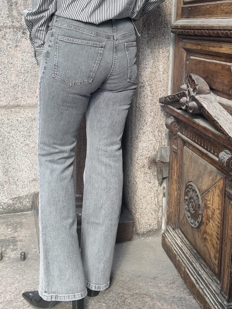 Nanas bootcut farkut; harmaa pesu - Image 4