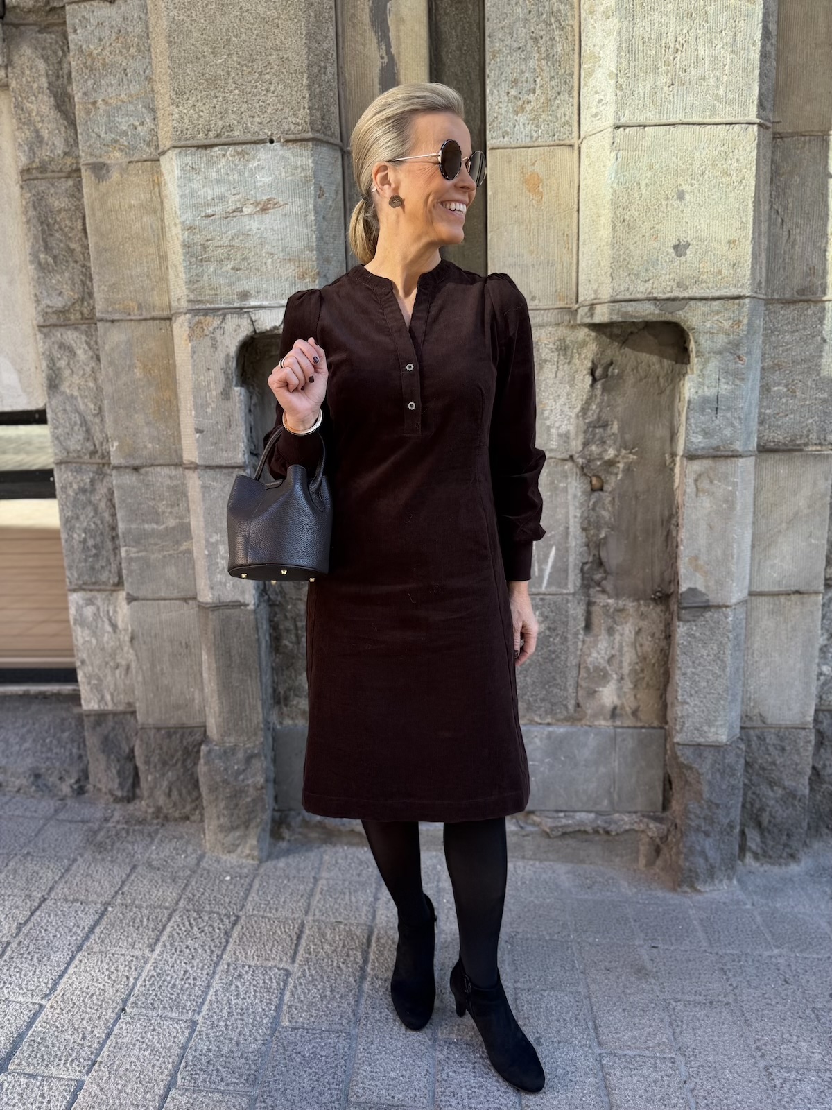 Rhaena pitkähihainen samettimekko; tummanruskea - Image 6