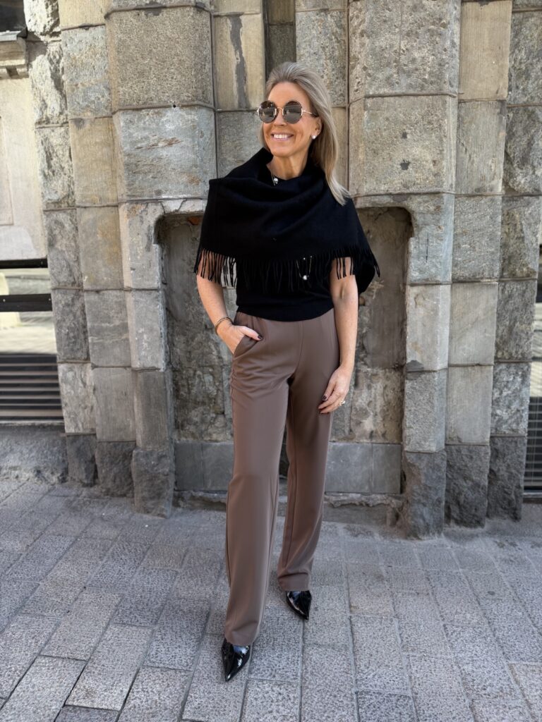 Virinisa villahuivi; musta - Image 4