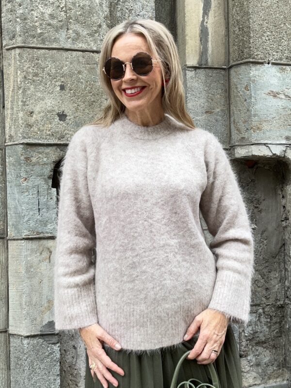 Sahana pidempi neule; beige melerattu
