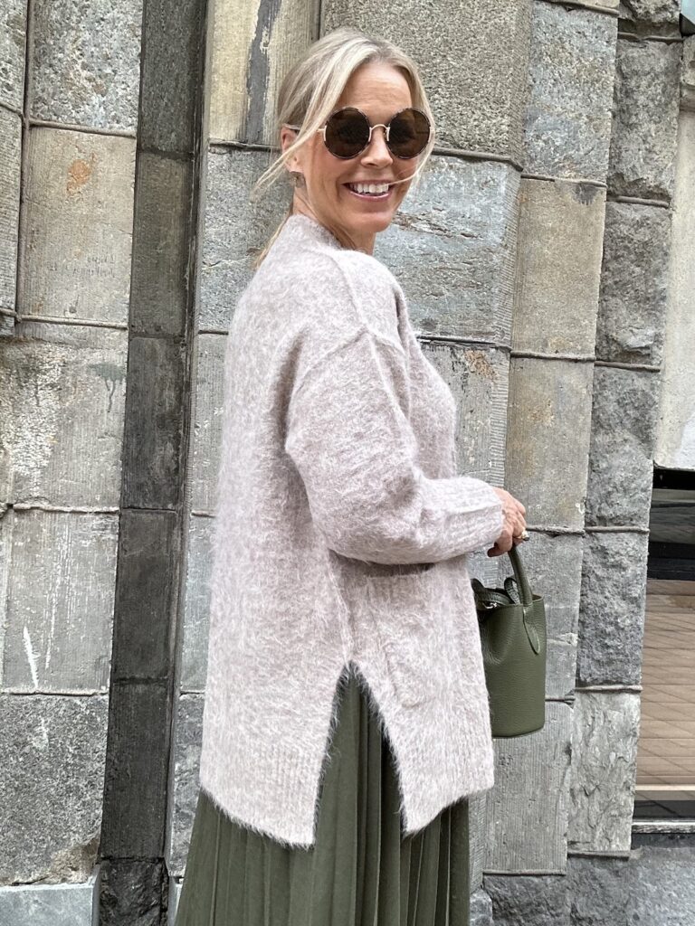 Sabire pidempi neuletakki; beige melerattu - Image 4