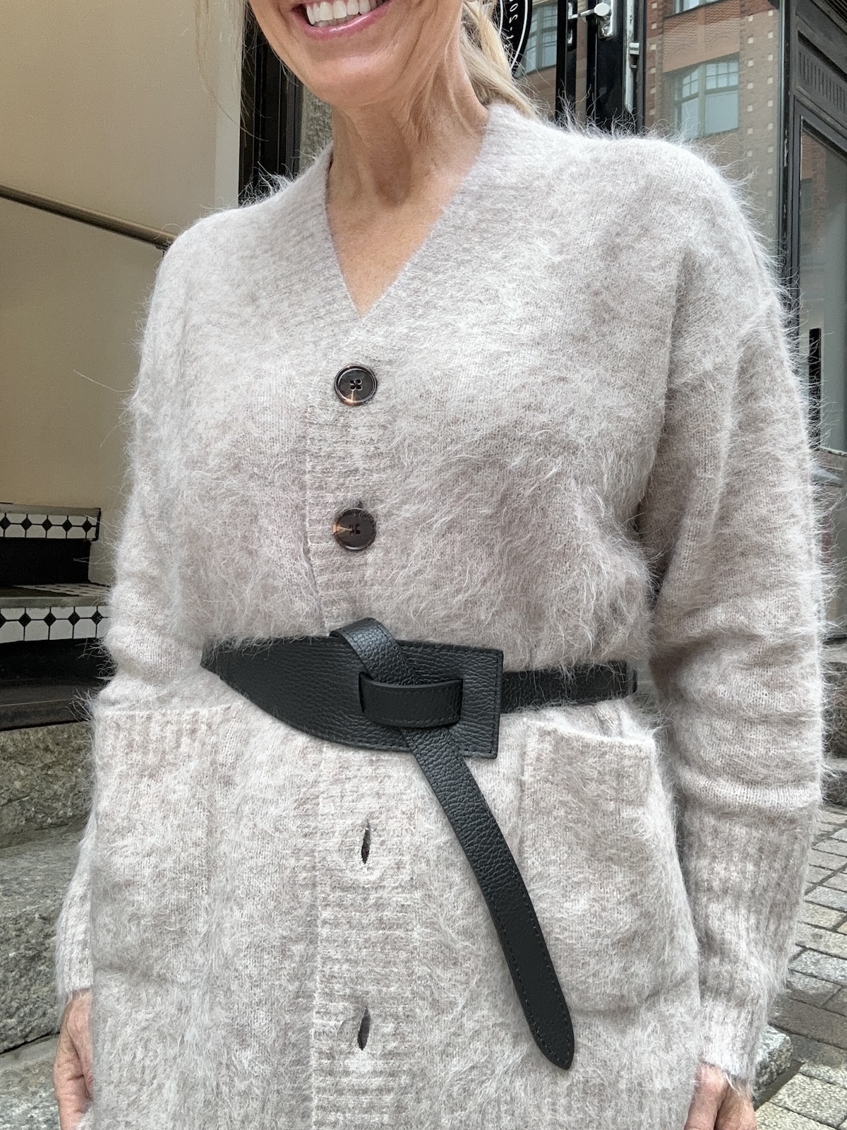 Sidottava nahkavyö; musta