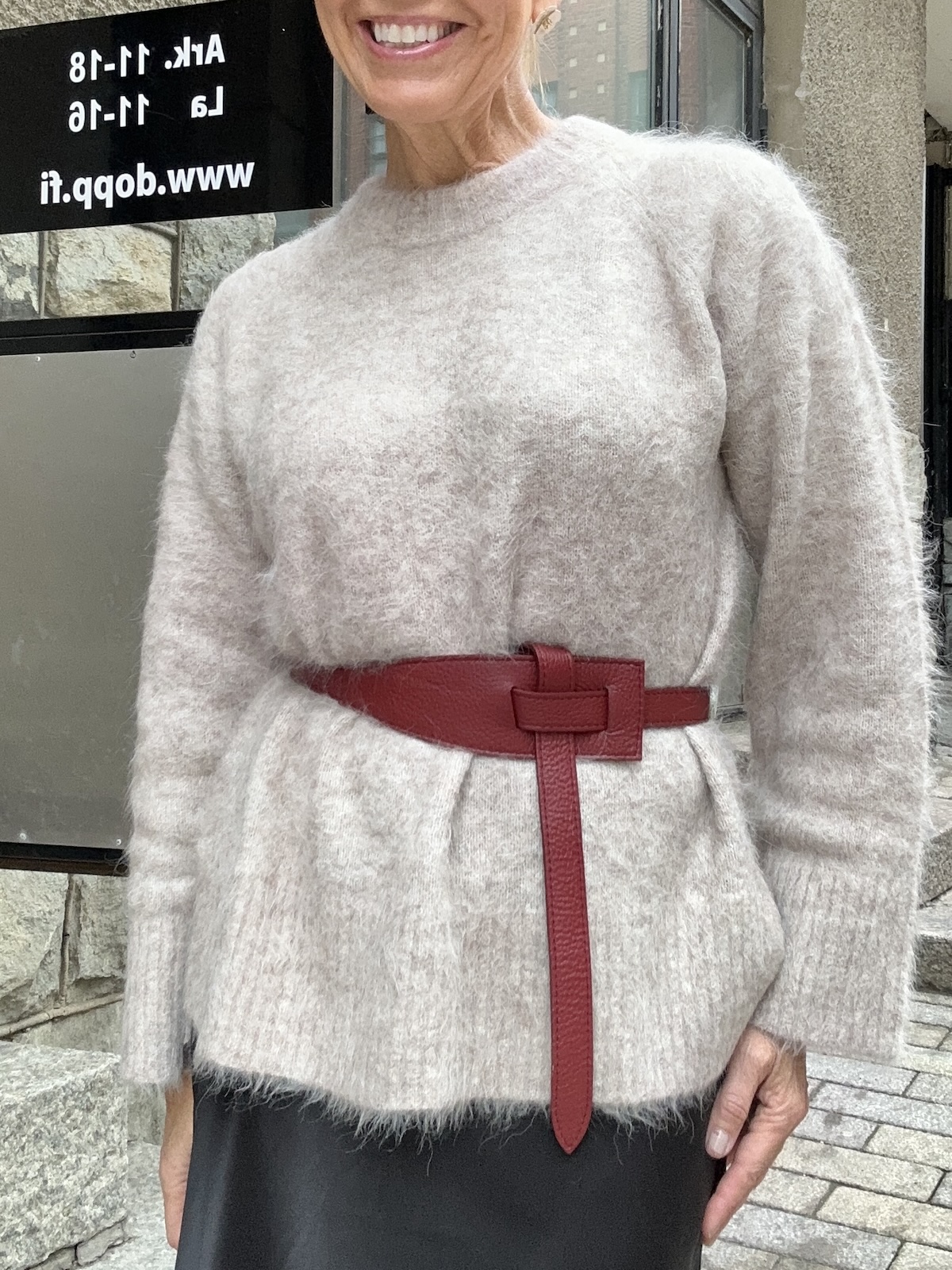 Sidottava nahkavyö; viininpunainen