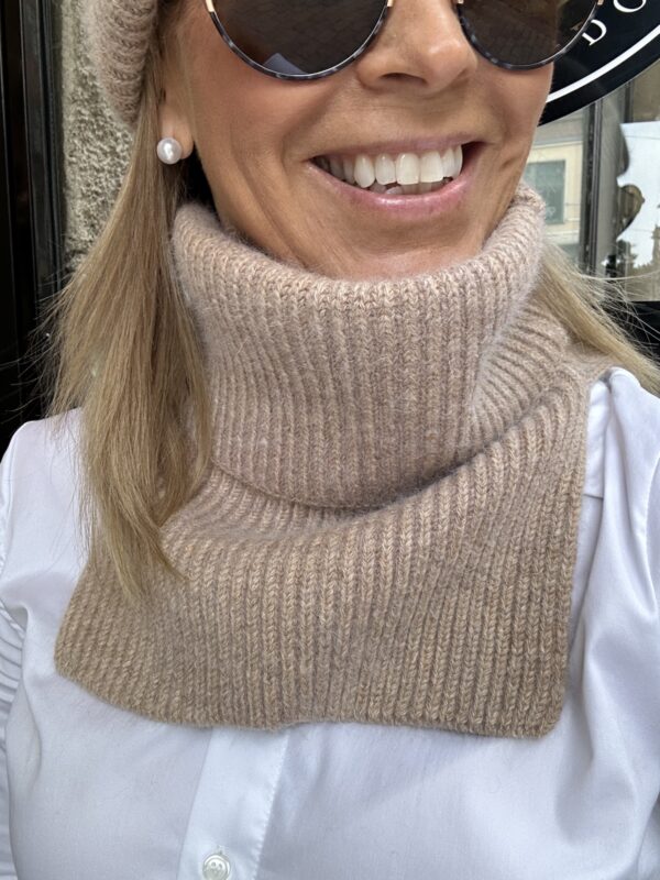 Lorona kauluri; beige
