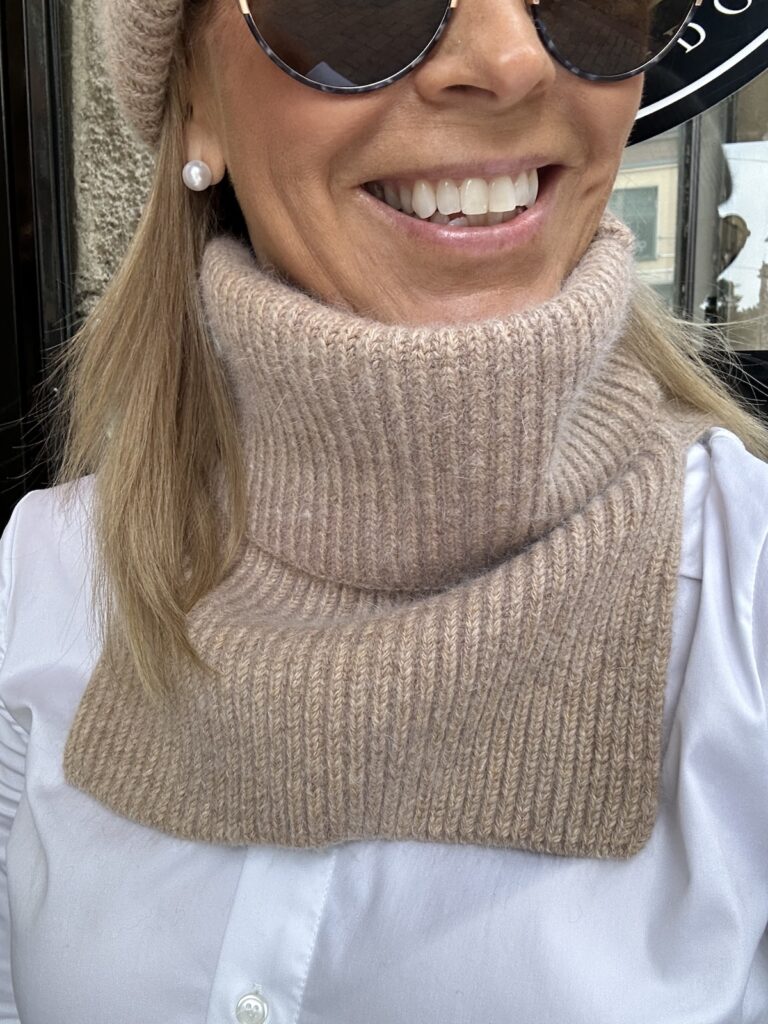 Lorona kauluri; beige