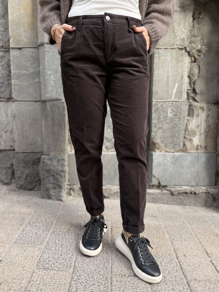 Chino baby samettihousut; tummanruskea
