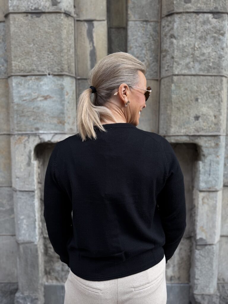 Noelani neuletakki; musta - Image 5