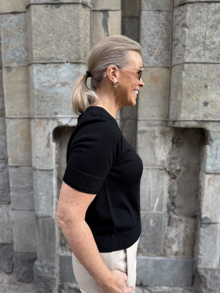 Natanya lyhythihainen neule; musta - Image 2