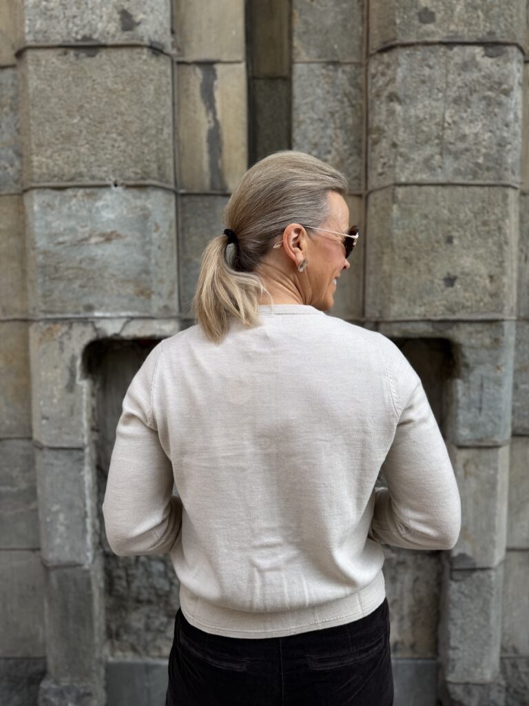 Noelani neuletakki; natural meleerattu - Image 5
