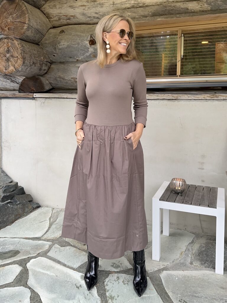 Mira midimekko; sandy grey