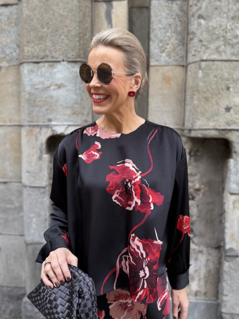 Dawn paita; black poppy rose - Image 2